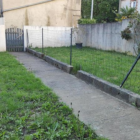 Logement Atypique Au Coeur De Cholet Exterior photo